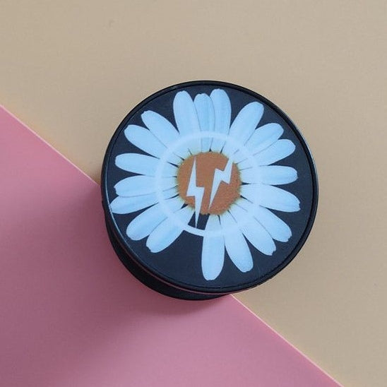G-Dragon‘s Magsafe Stand