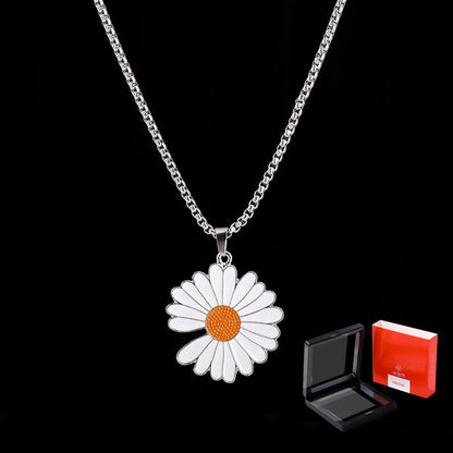 G-Dragon's popular daisy pendant